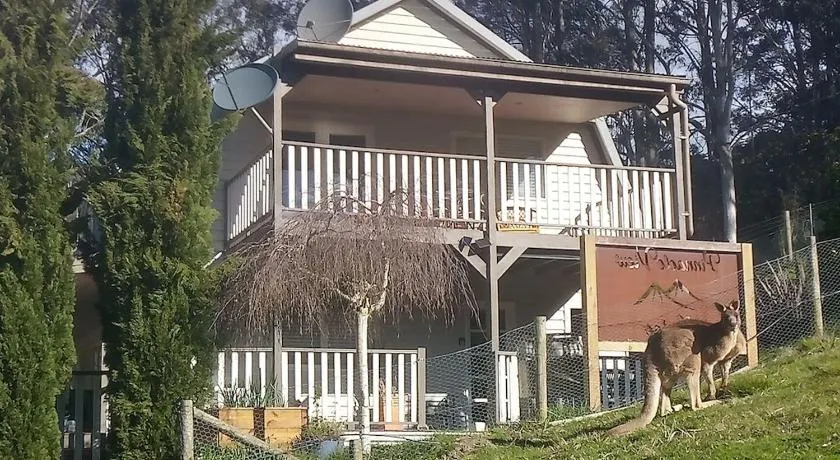Pinnacle View Lodge or Treetops Lockoff Apartment in Merrijig at base of Mt Buller - Image 1