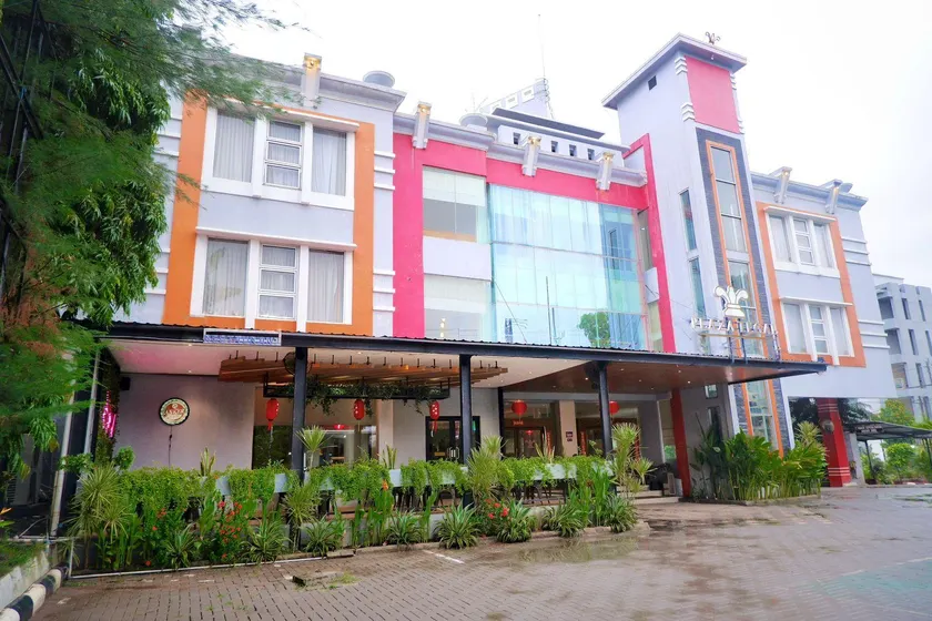 Plaza Hotel Tegal - Image 1