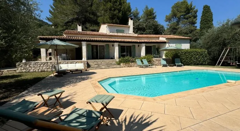 L'Oliveda - complètement climatisée, piscine, calme, proche commerce et lac, ski à 45min - Image 1