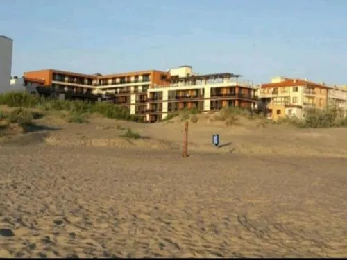 Pomorie Bay - Menada Apatments - Image 1