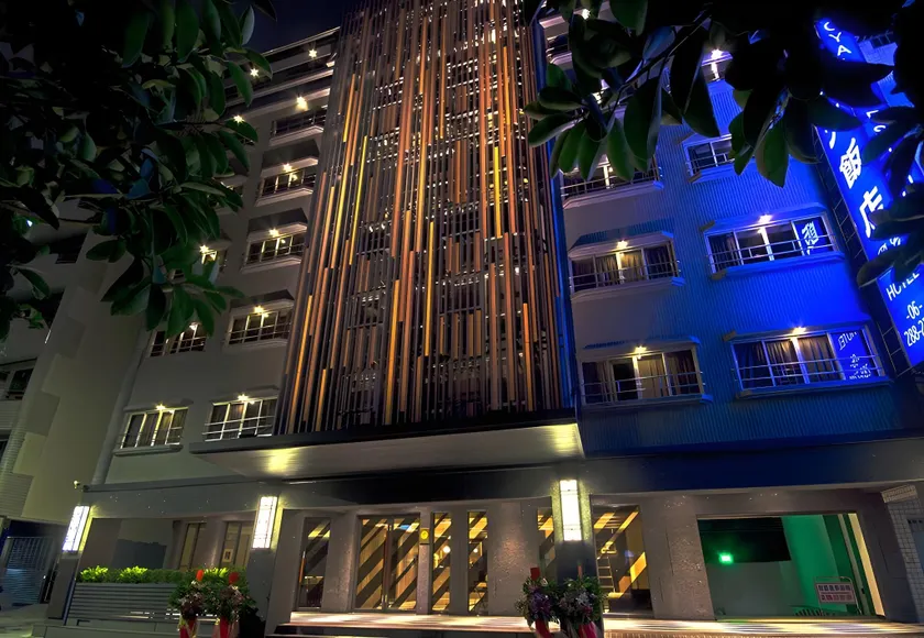Royal Guest Hotel - Image 1