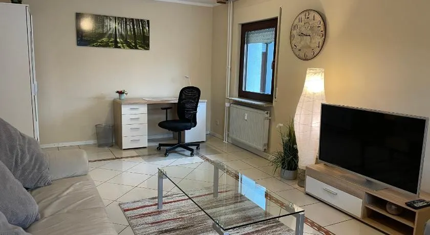 Parkplätze, Einzelbetten, 2 TVs, Balkon, Terrasse, fast Wi-Fi bis zu 1000 Mbit, Homeoffice - Image 1