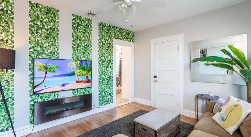 Sunny & Spacious 2BD 1BA WFH Apt-Huge Yard & Patio - Image 1