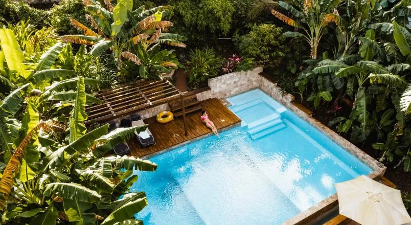 MANURII Garden - Image 1