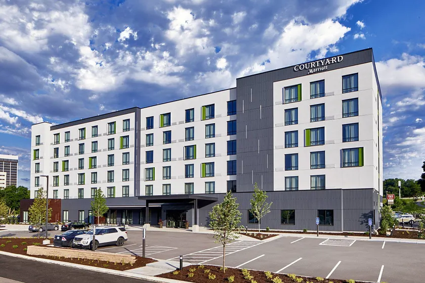Courtyard by Marriott Minneapolis West - Image 1