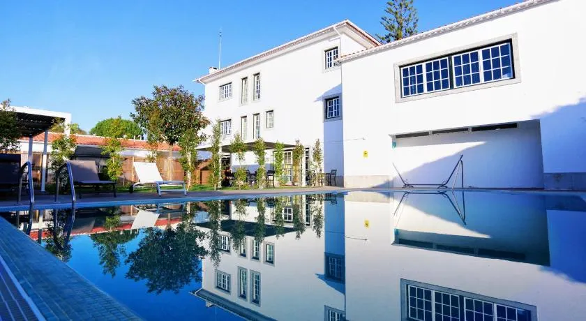 Art 4 You Carcavelos Suites - Image 1