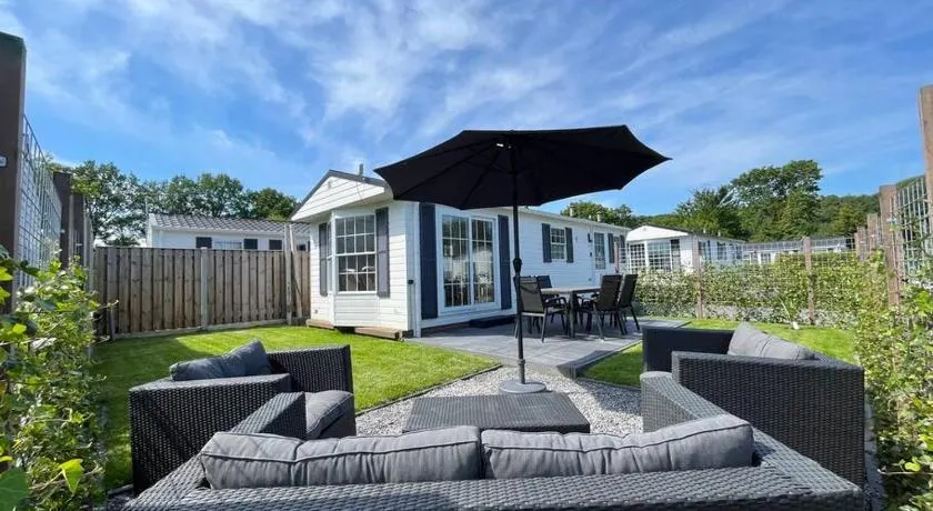 64, Charming Nature Retreat, Near Efteling, with Private Parking & Garden - Image 1