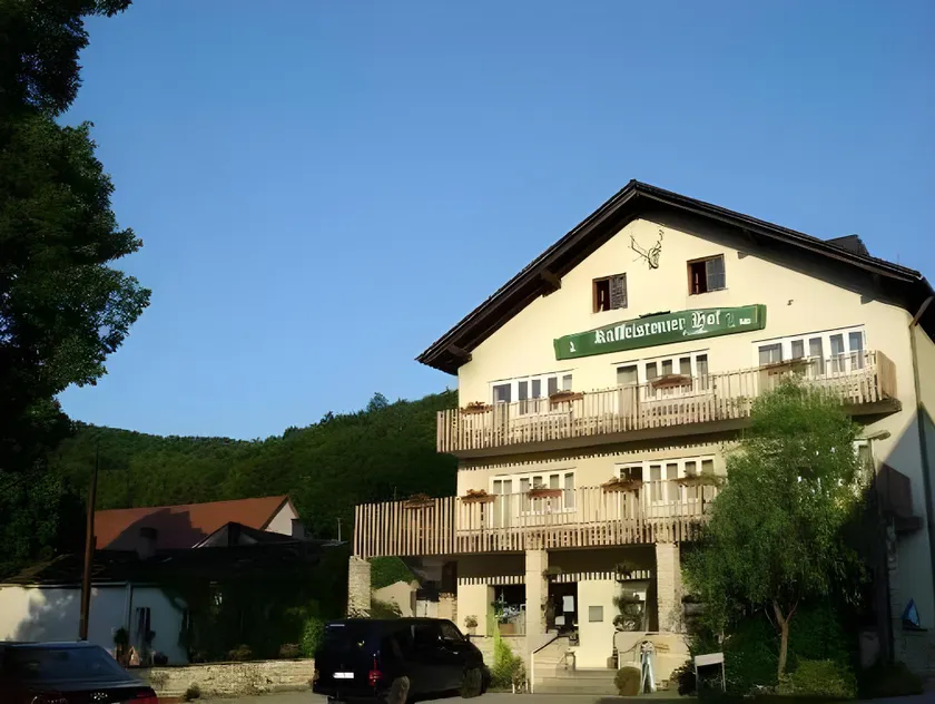 Landgasthof Raffelsteiner Hof "Garni" - Image 1