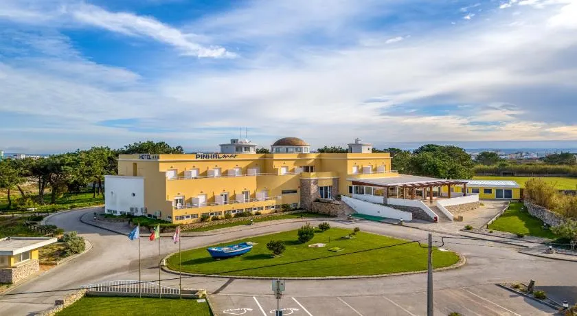 Hotel Pinhal Mar - Image 1