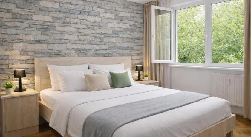Comfort 14 - Quiet City Apartment with Free Parking - Image 1