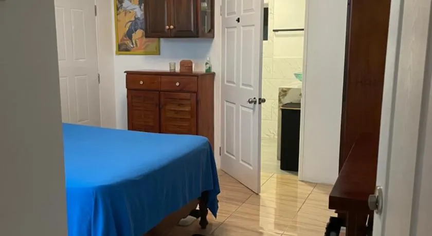 Centrally Located Room - 5 - Image 1