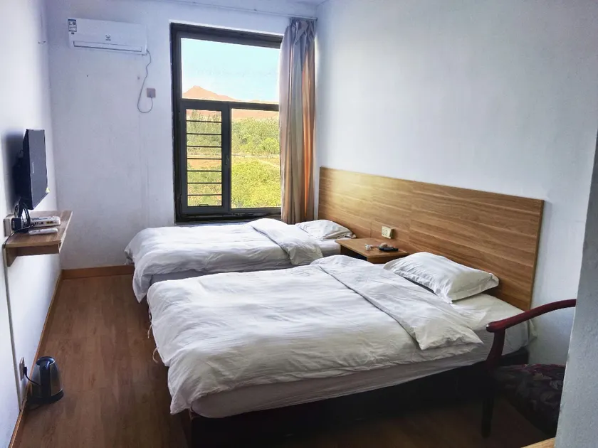 Dilin Hotel - Image 1