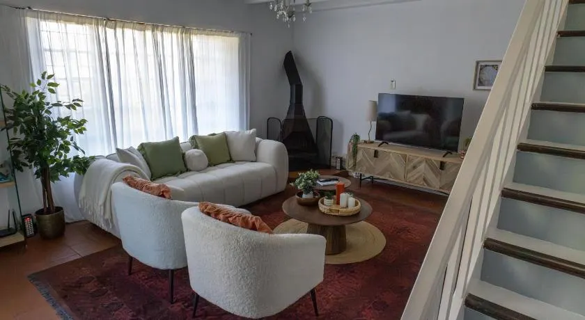 Strelitzia Cottage - Image 1