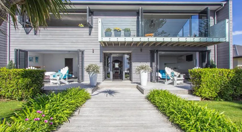 The Hamptons - Image 1