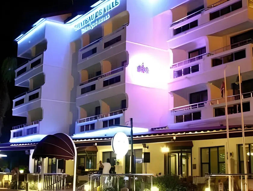 Hotel Chateau de Ville - Image 1