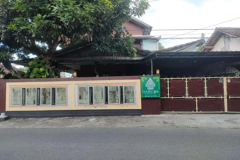 OYO 94937 Garuda Homestay Syariah - Image 1