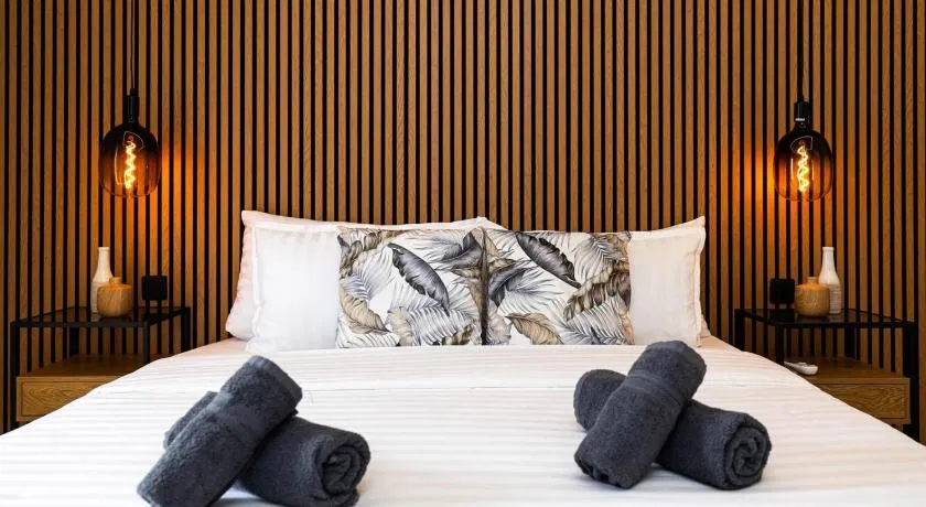 Exclusive Rooms - Image 1