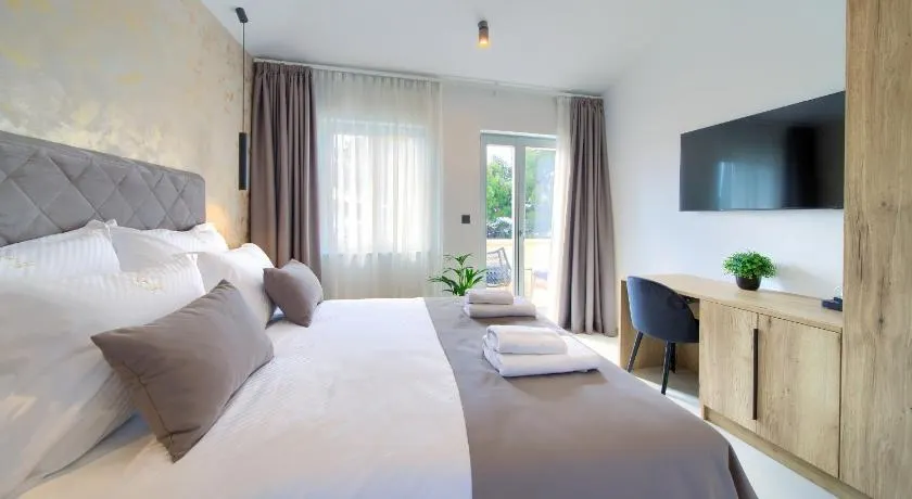 Portella Rooms - Image 1
