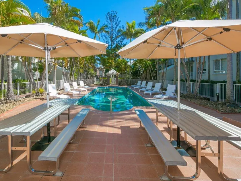 Bay Lodge Apartments - Image 1