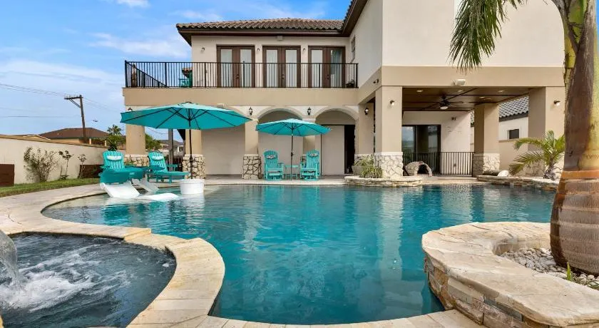 Paradise Villa: 2 blocks from beach, private pool - Image 1
