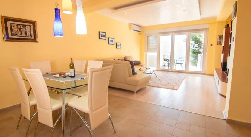 Mum's Apartment - Image 1