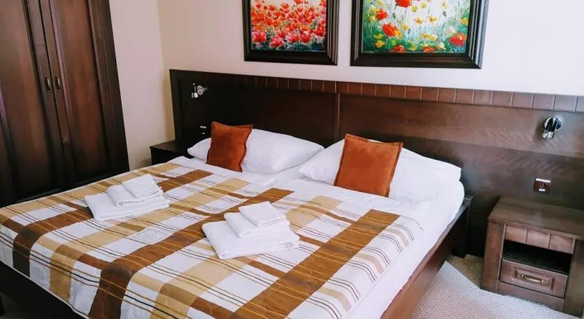 Hotel David with Free Parking - Image 1