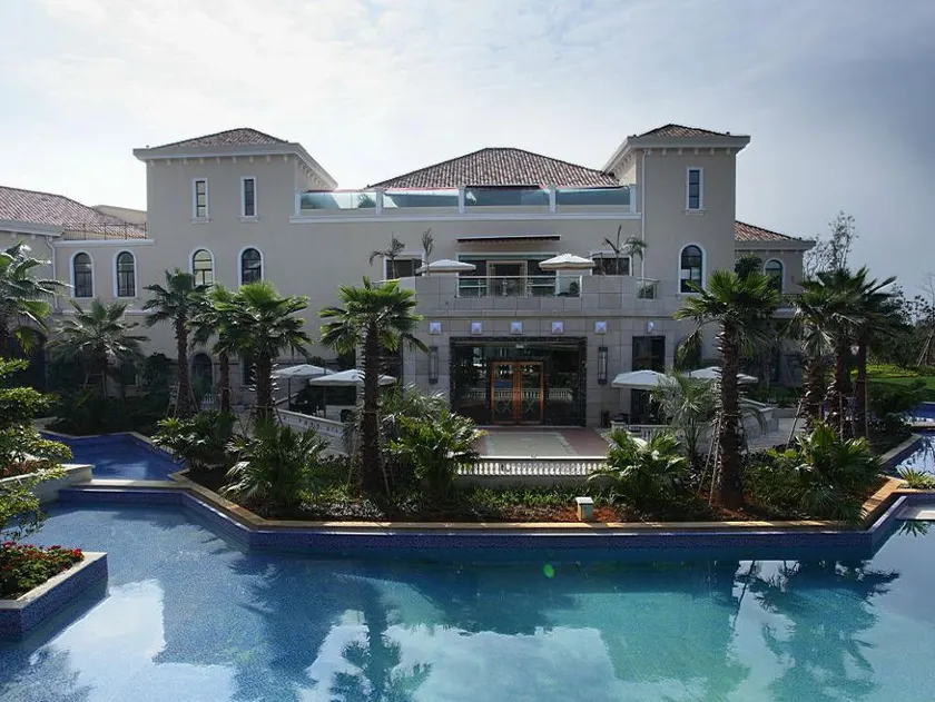 Days Hotel & Suites Zhaozhuang Xingyi Resort - Image 1