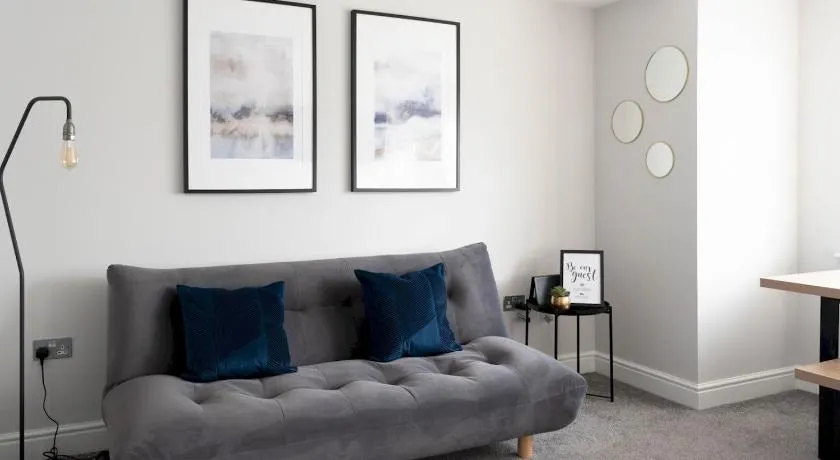 Lovely, comfortable 2-bed Braehead - free parking - Pass the Keys - Image 1