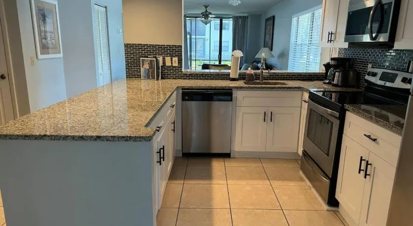 Luxury Shorewalk Water Front 2 Bedroom 2 Bathroom 3Mins IMG 5 Mins Beach - Image 1
