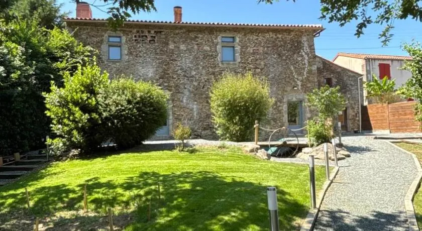 Le Logis du Petit Lay - Image 1