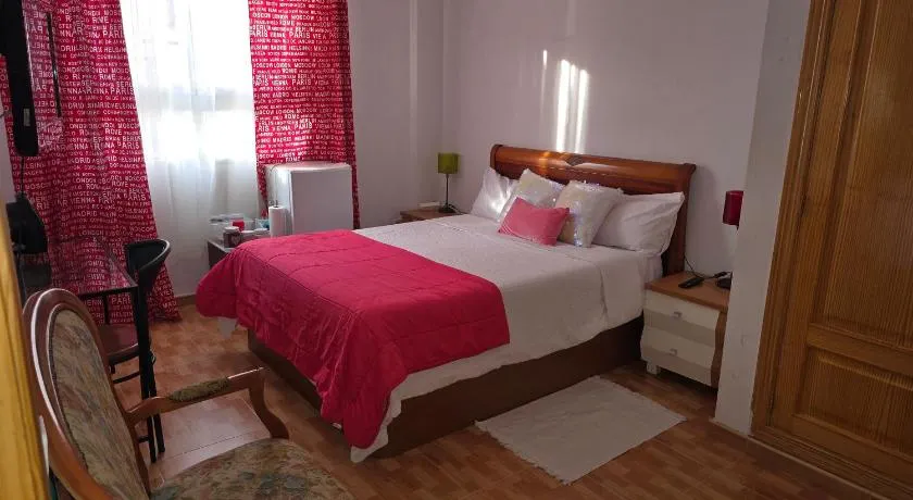 Acogedoras Habitaciónes en Madrid - Image 1