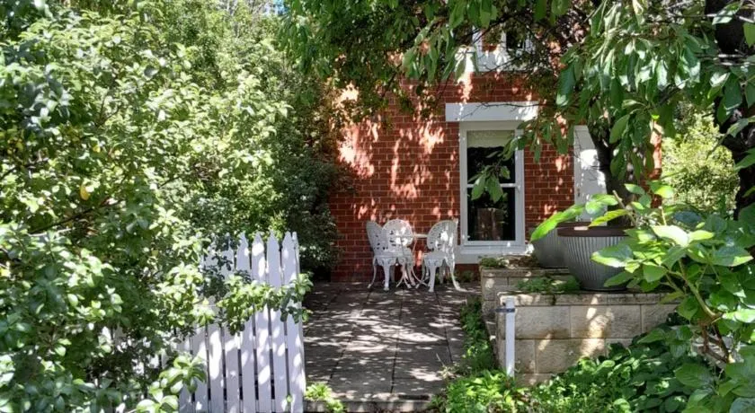 Annies Garden Cottage - Image 1