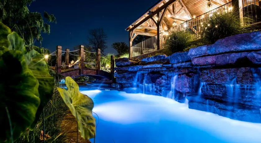 LUXURY Lakefront Villa-Theatre Room ~ Bassäng ~ Lazy River ~ Kajaker ~ Badplats ~ 2Mi till SDC - Image 1