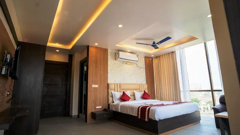 N B Sonar Bangla Hotel - Image 1