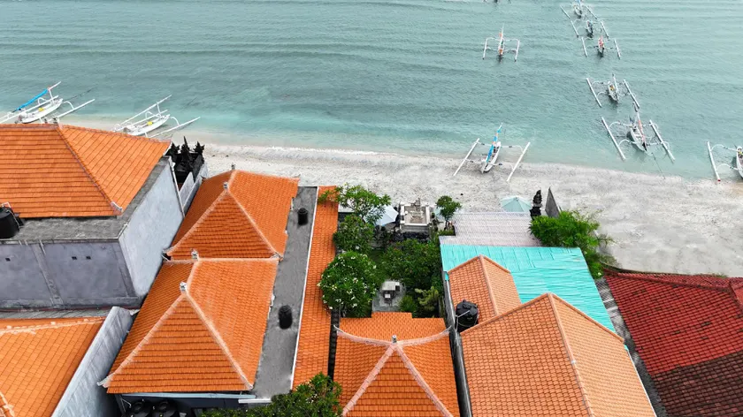 Swan Beach Inn - Image 1