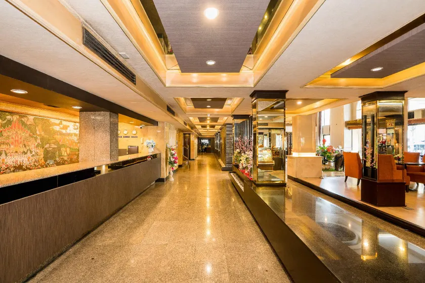 Niran Grand Hotel - Image 1