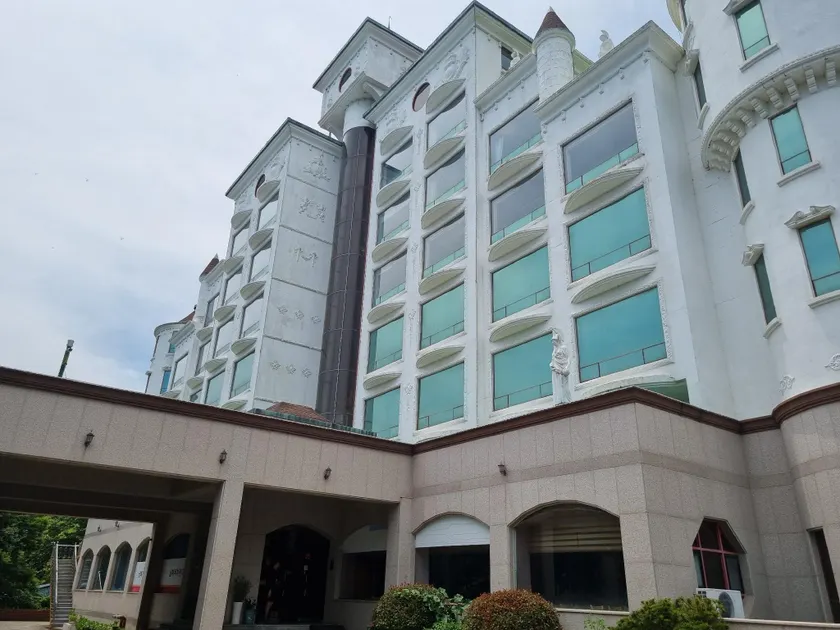 Namhae Beach Hotel - Image 1
