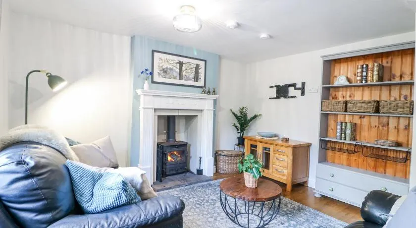 Corner Cottage - Image 1