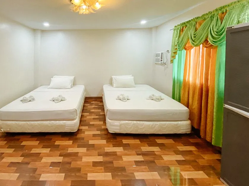 RedDoorz @ 4ks Pension House Bogo City Cebu - Image 1