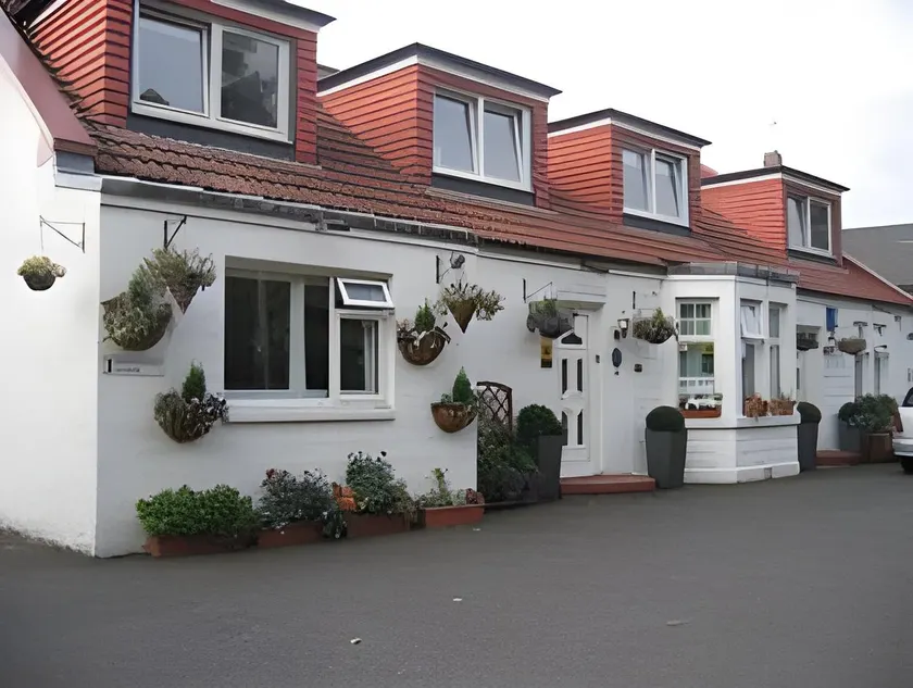 Arden Guest House, Craigmillar Castle Edinburgh - Image 1