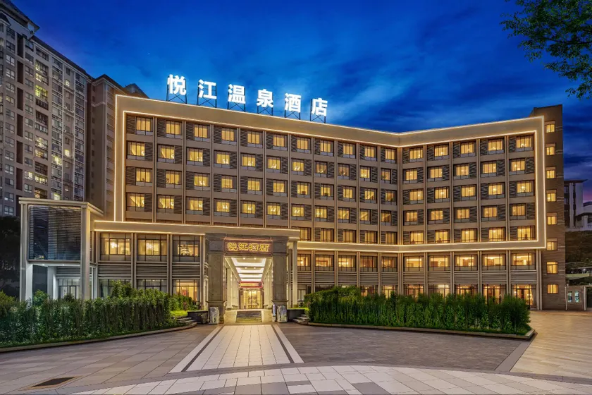 Fengshun Yuejiang Hot Spring Hotel - Image 1