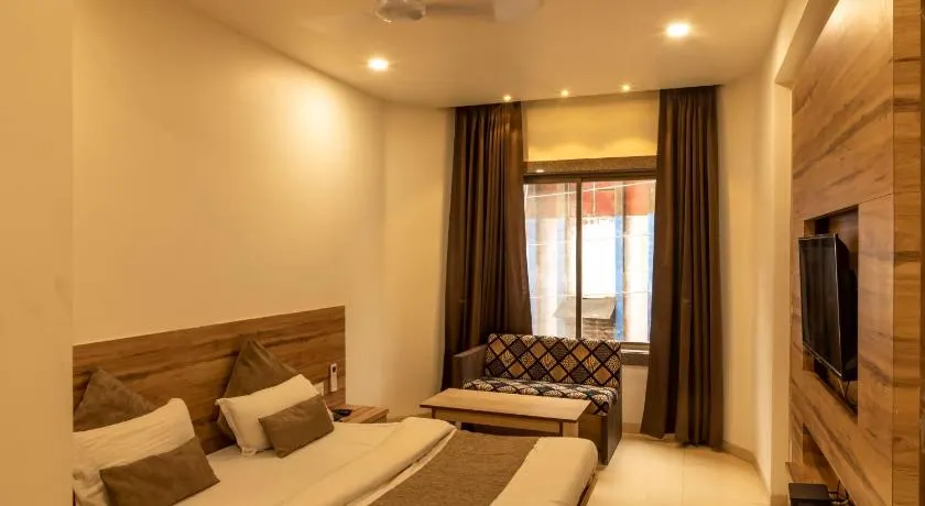 Adarsh Palace Hotel Near Bhopal Railway Station and Nadra Bus Stand Bhopal - Image 1