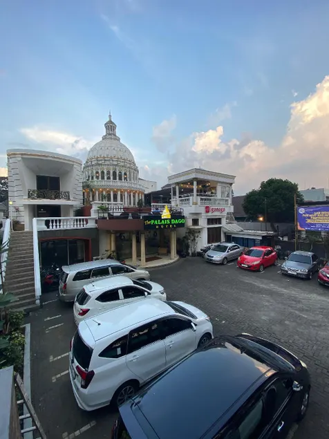 Palais Dago Hotel - Image 1
