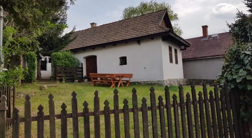 Kontyos Vendégház - Image 1