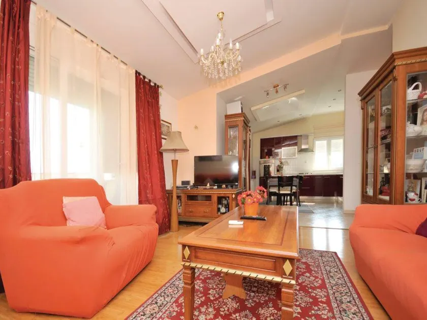 Chic and Stylish Kastel Novi Apartment with Pool - Five Bedroom Apartment With Pool - Image 1