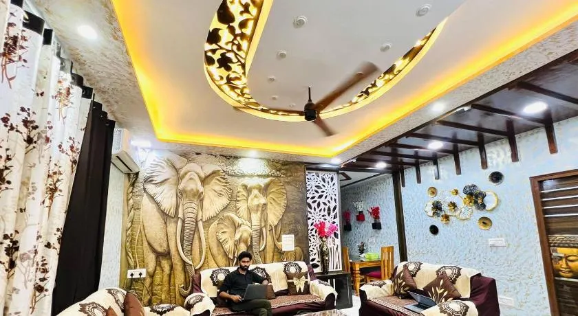 The Cozy Nest-3bhk Near Vaishali Metro & Max Hospital - Image 1