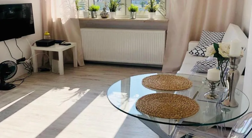 Nowogrodzka 78 - Apartament dla 4 osób - 200m od Szpitala Klinicznego na Lindleya - 1km do Dworca Centralnego - Wifi - Smart TV 45 cali - Image 1
