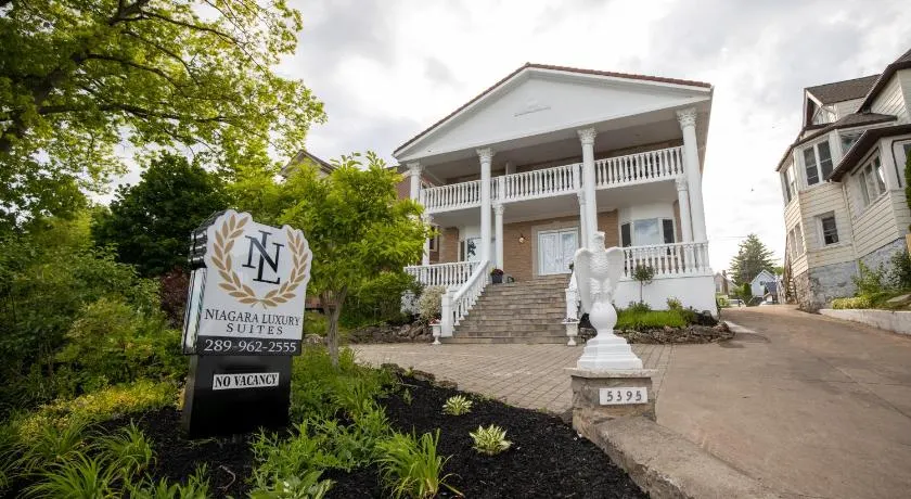 Niagara Luxury Suites - Image 1