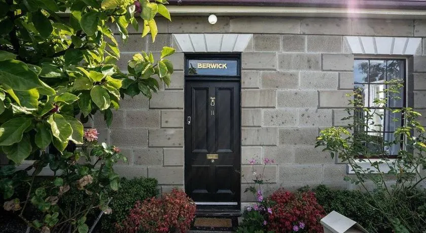 Berwick Cottage and Studio - Image 1