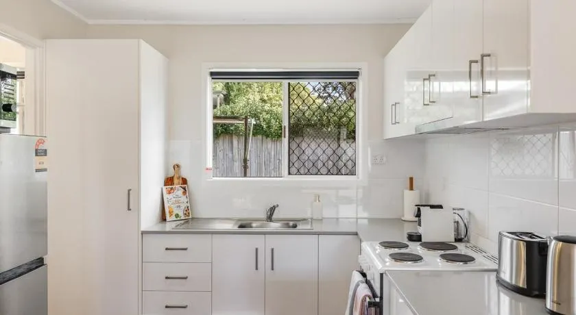 Charm in Leafy Centenary Heights! - Image 1